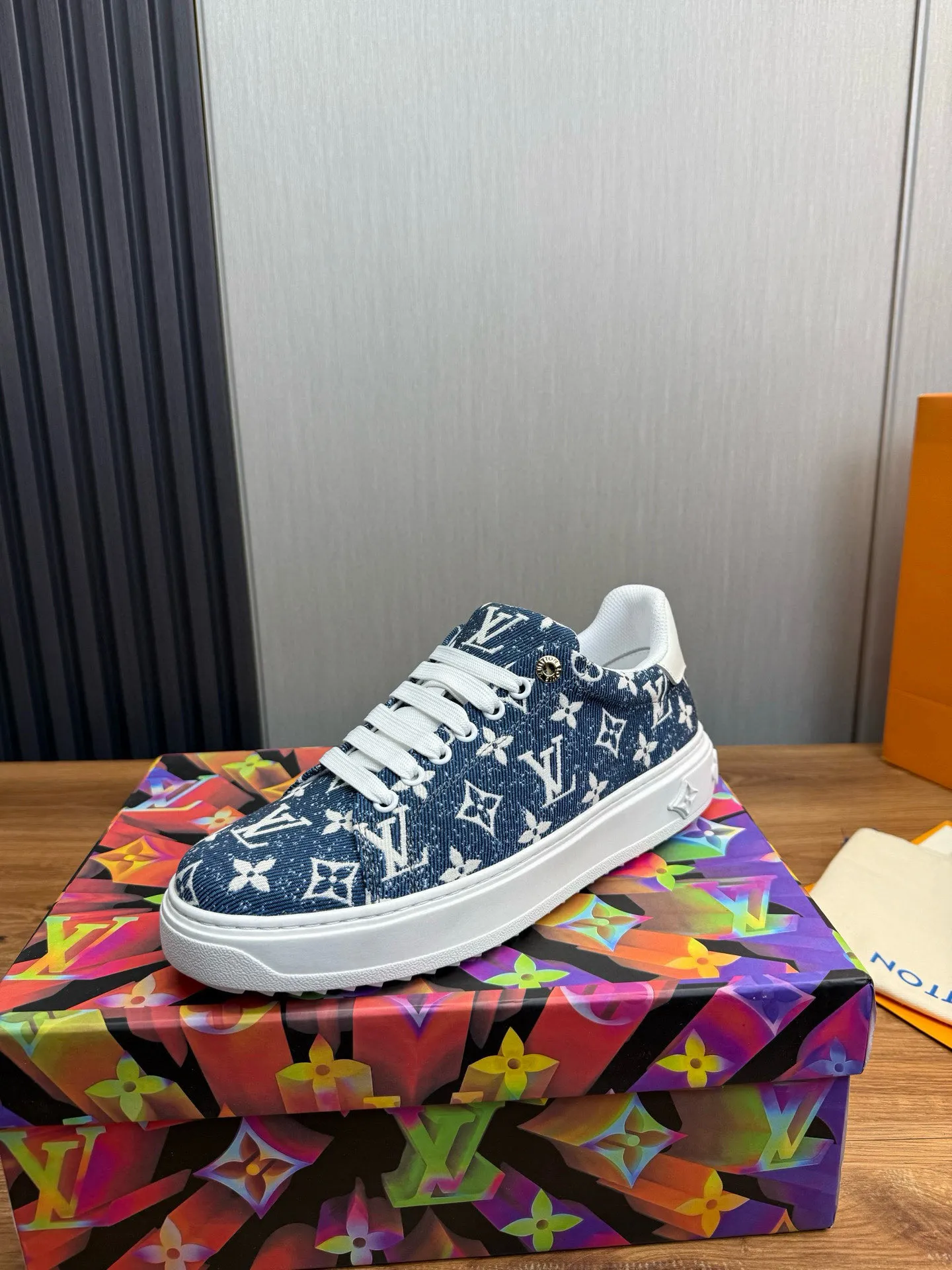 Factory price: 520💰LOUIS VUITTON [Louis VUITTON] The new trendy Lv is on the market🎁, casual and fashionable men's shoes👟The upper is made of imported original fabric + cowhide mesh lining, the original wear-resistant rubber outsole, the version is simple and elegant, exclusive for trendy men. Code number: 38-44, customized 45, 46